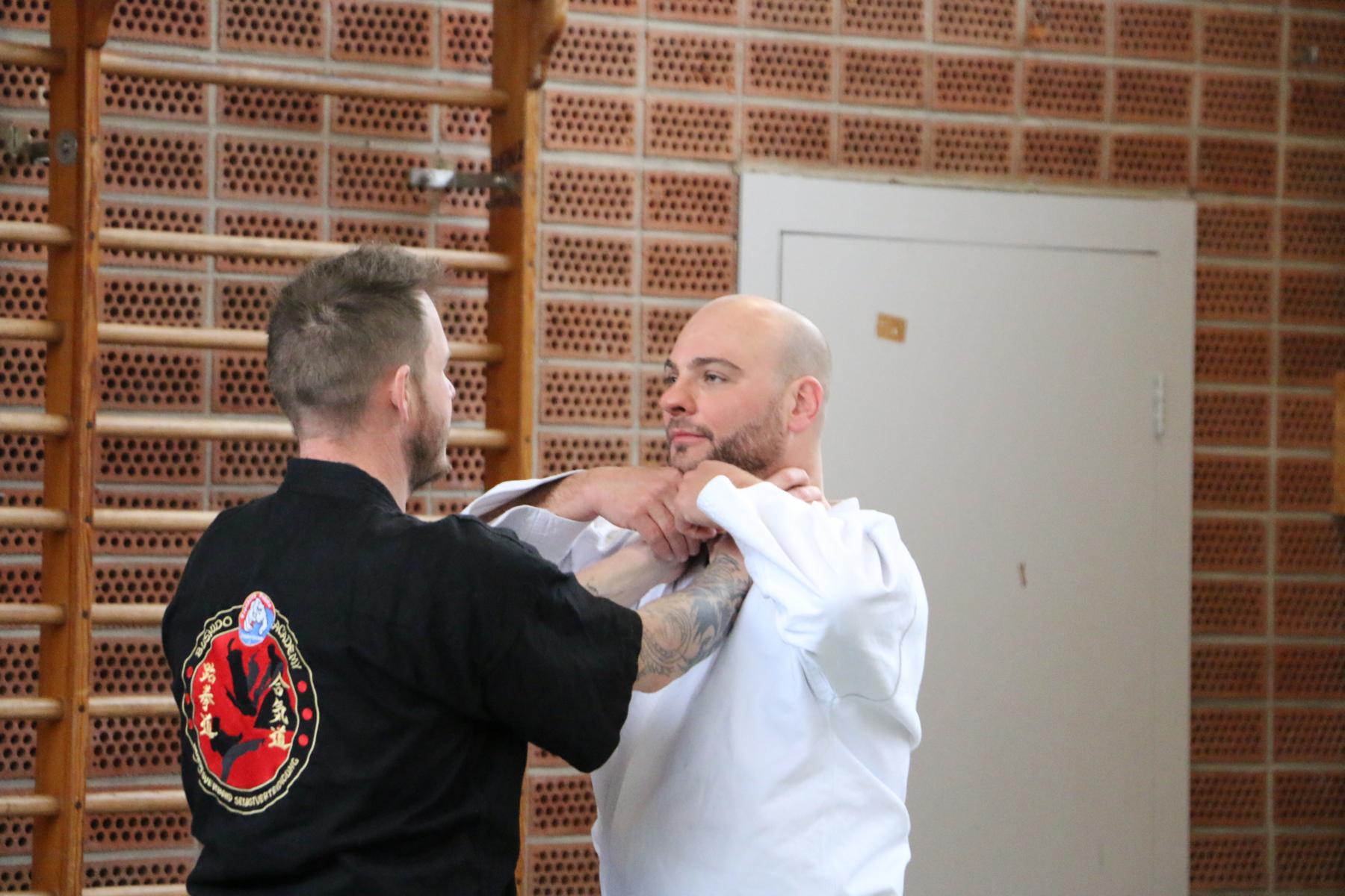 Selbstverteidigung bei Würgegriff