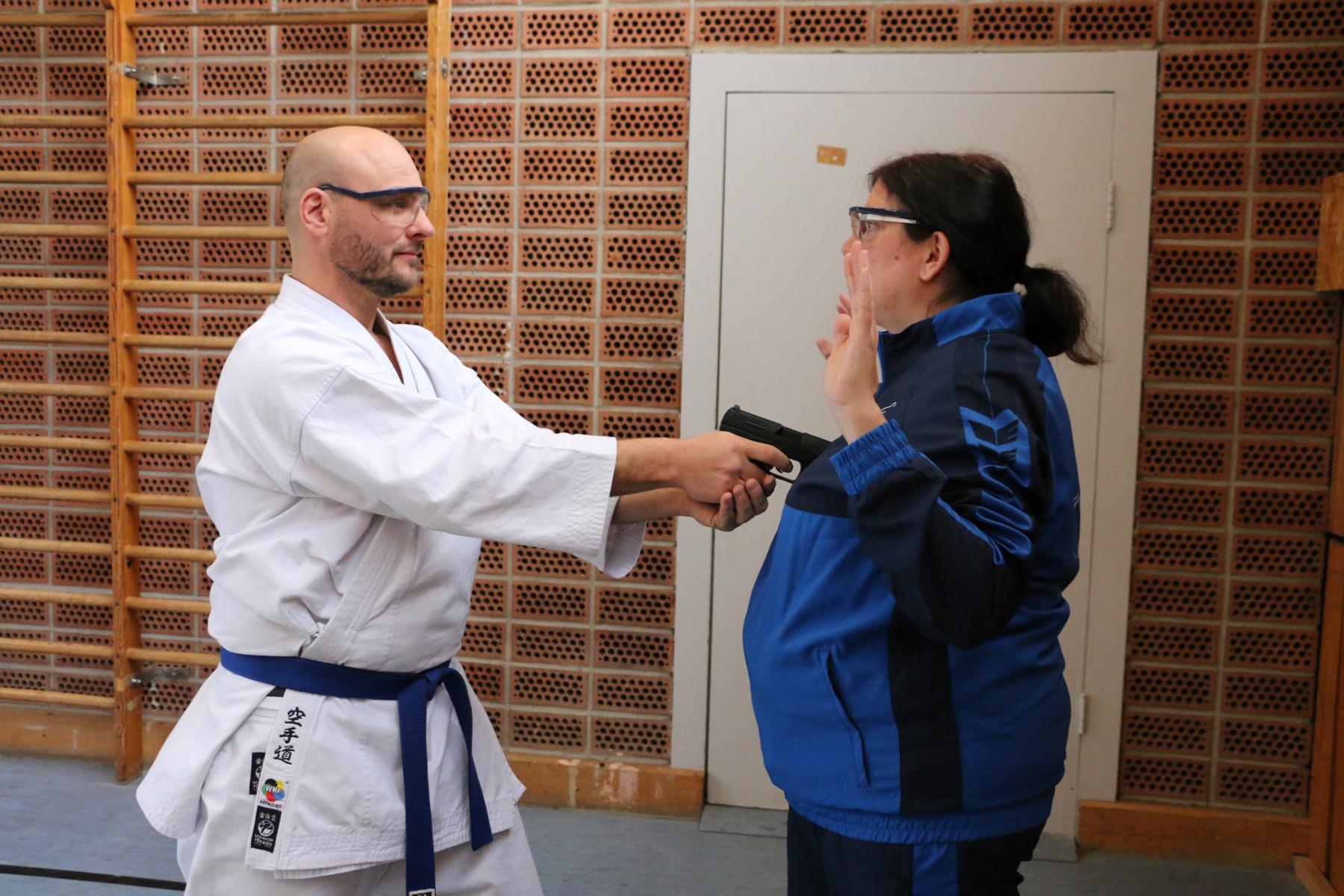 Verteidigung gegen Pistole